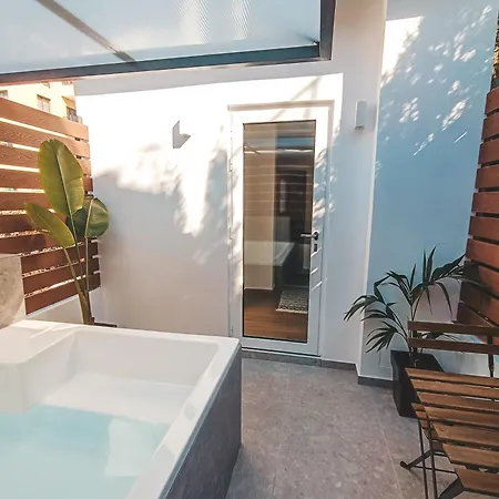 The Secret Yard Apartment