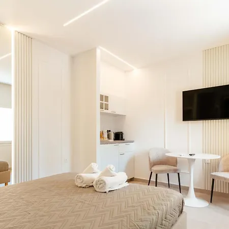 The Secret Yard לרנקה